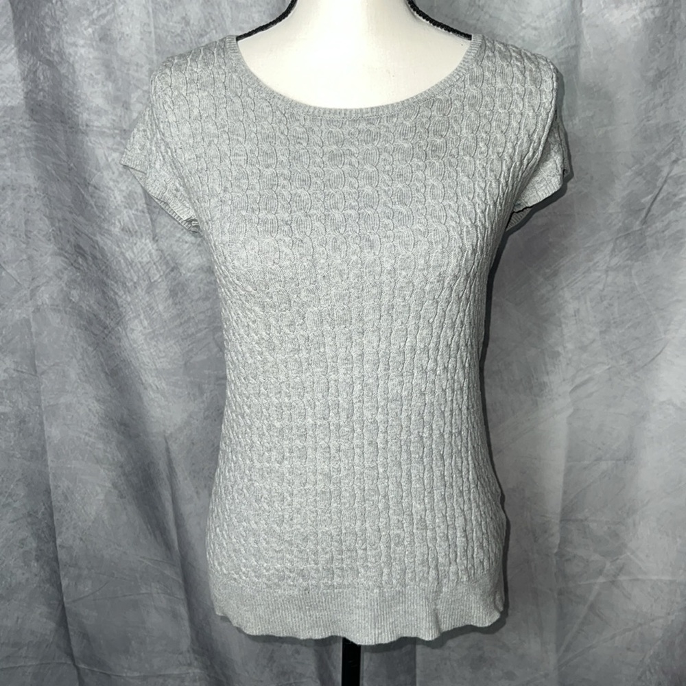 Gap Grey Cable Knit Cap Sleeve Crew Neck Sweater - size Medium
